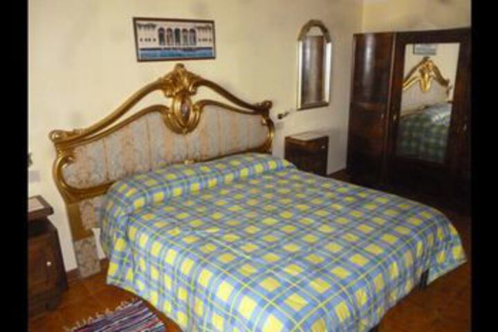 Room 12 of 32