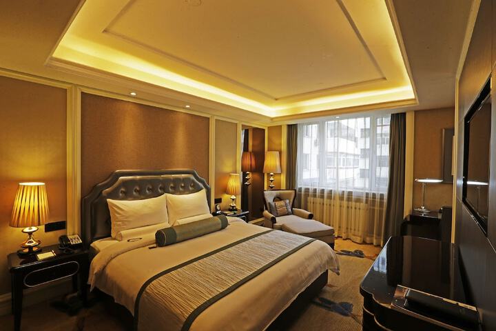 Room 10 of 30