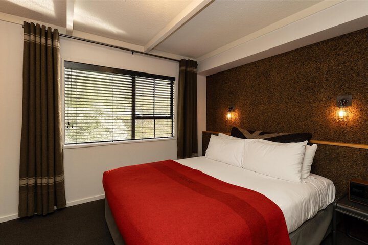 Room 13 of 64