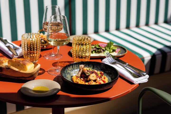 Dining 89 of 135