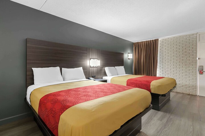 2 Double Beds (10 of 13)