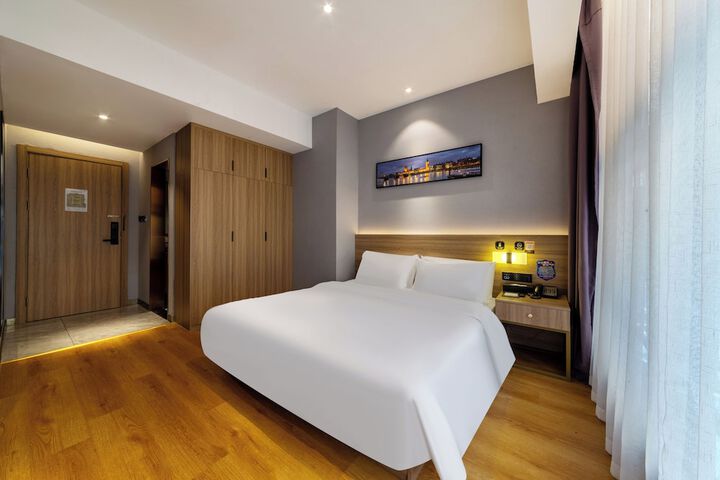 Room 7 of 48