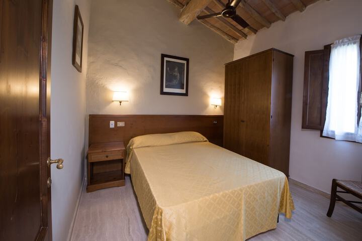 Room 3 of 185