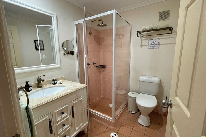 Room 95 of 214