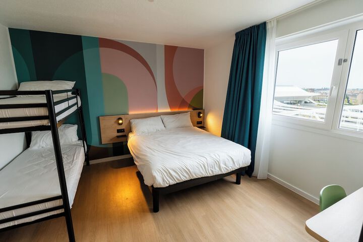 Room 47 of 77