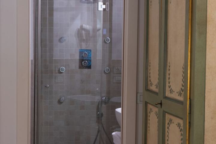 Room 35 of 48