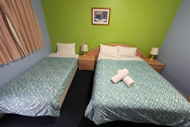 Room 13 of 30