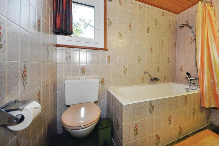Room 8 of 14