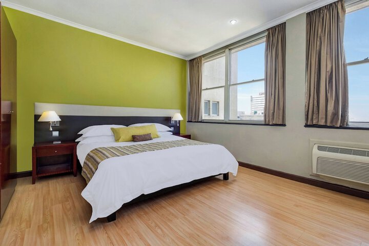 Room 27 of 68
