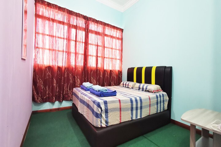 Room 8 of 16