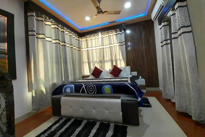 Room 9 of 28