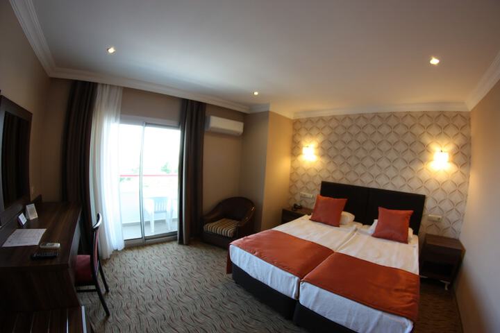 Room 10 of 111