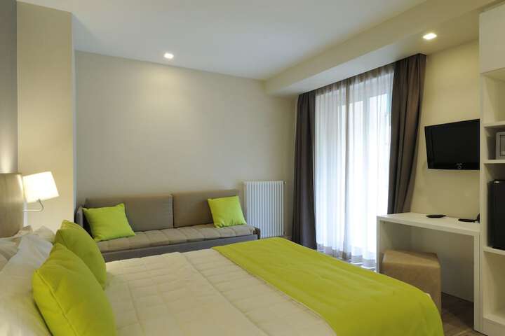 Room 11 of 30