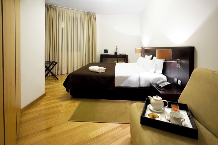 Room 10 of 26