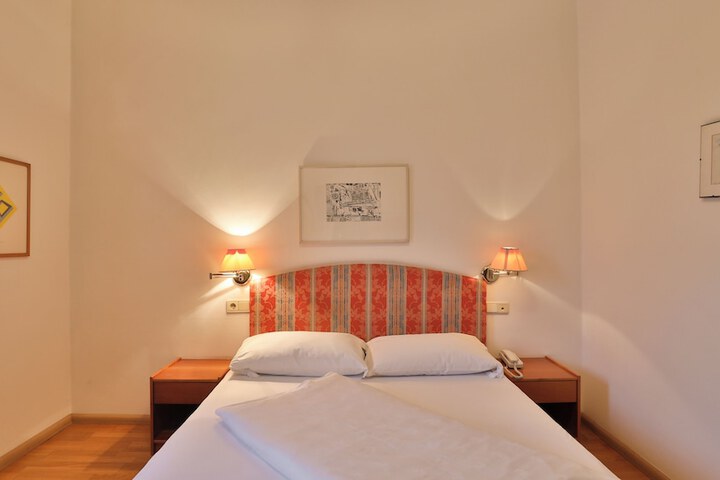 Room 28 of 120