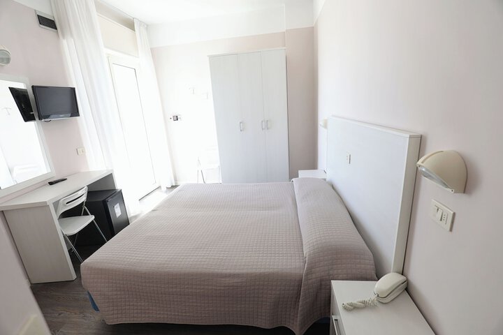 Room 16 of 47
