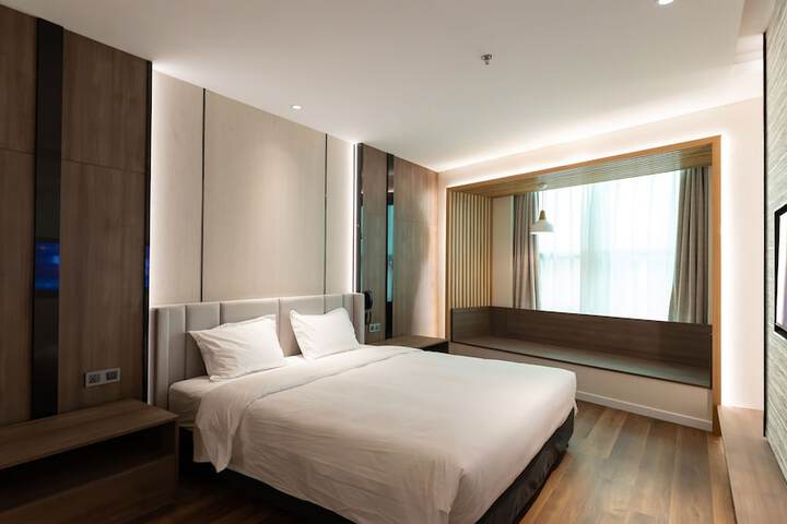 Room 10 of 22