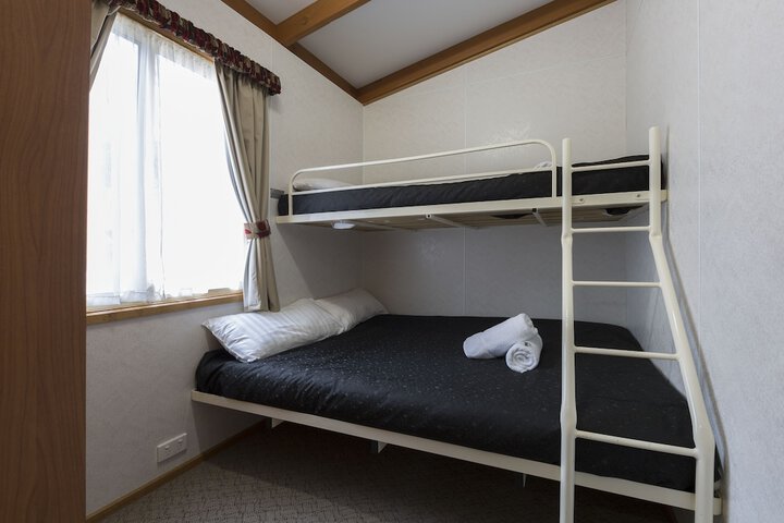 Room 6 of 150
