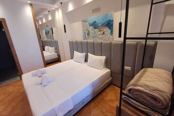Room 4 of 85