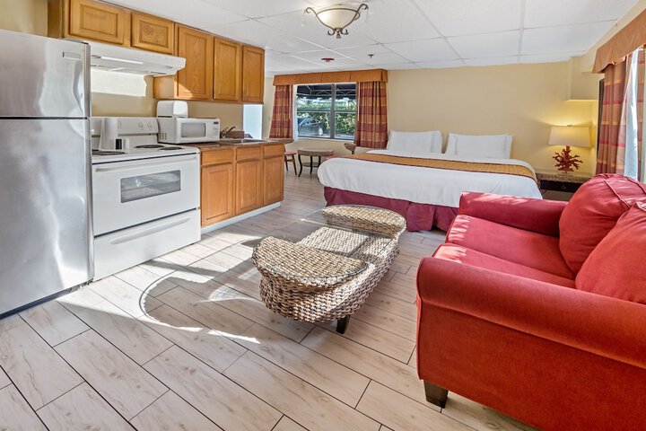1 King Bed Ocean View Balcony (5 of 11)