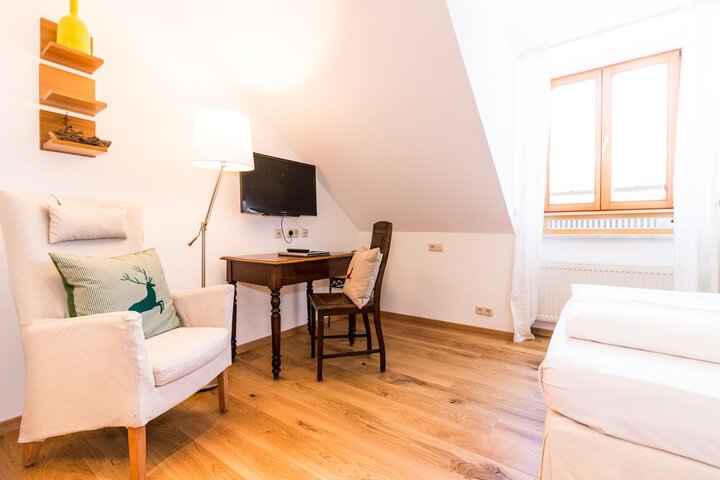 Room 15 of 122