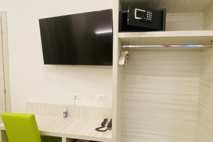 Room 8 of 30
