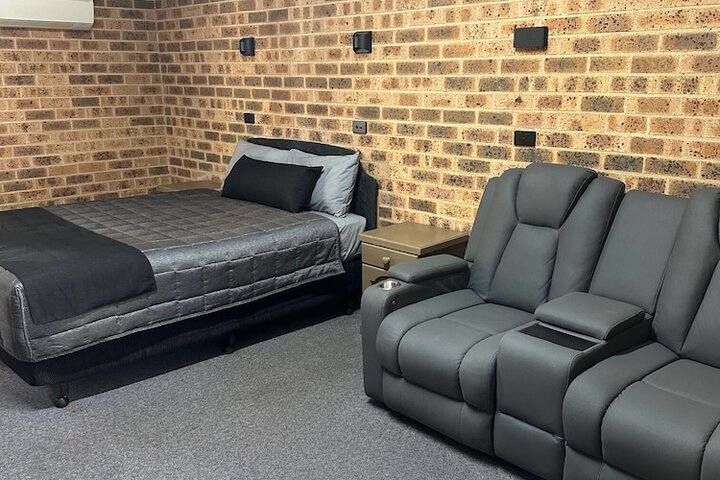 Room 6 of 32