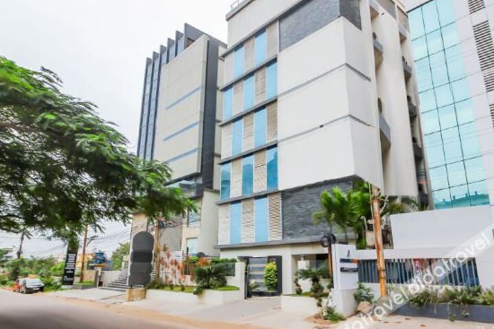 OYO 18335 Flagship Eaglewood Hotels