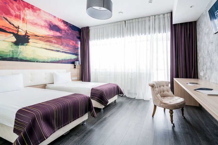 Room 12 of 52