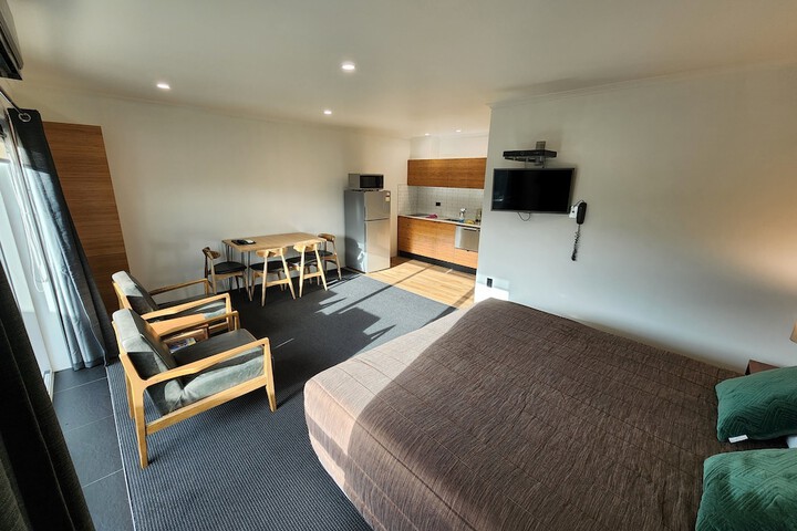 Room 33 of 47