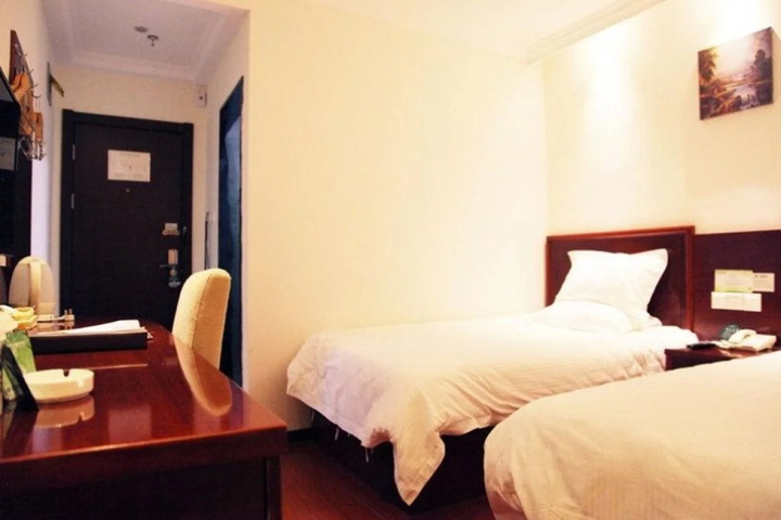 Room 7 of 10
