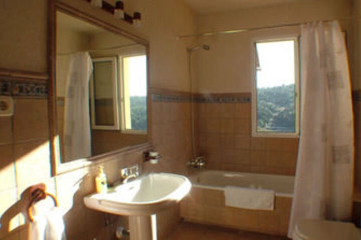 Room 12 of 169
