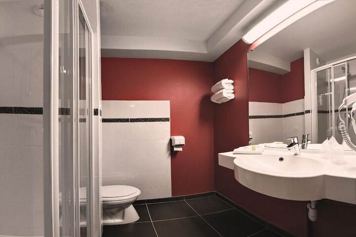 Room 12 of 19