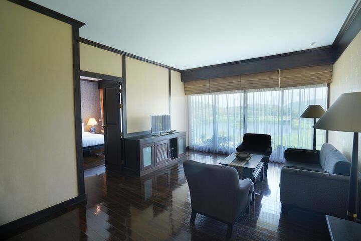 Room 5 of 38