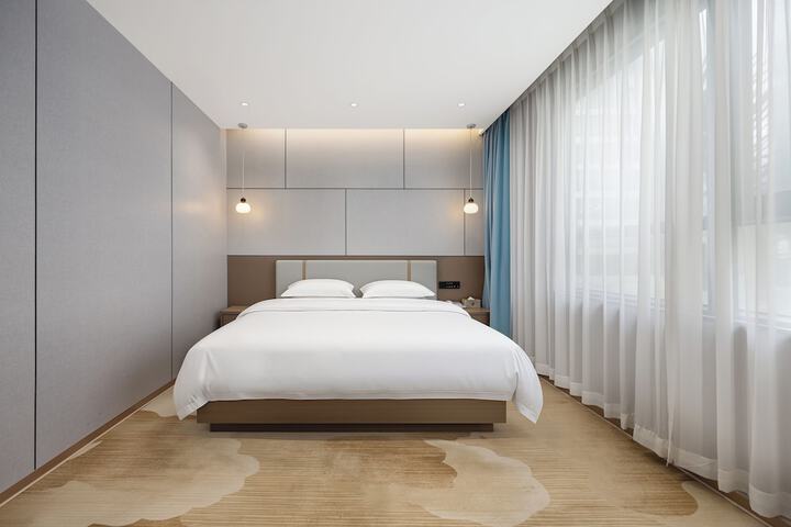Room 7 of 16