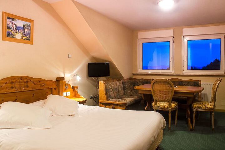 Room 6 of 40