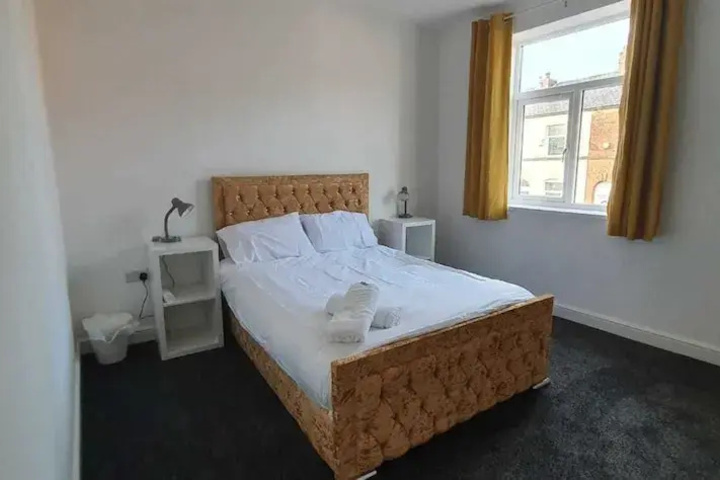Room 2 of 17