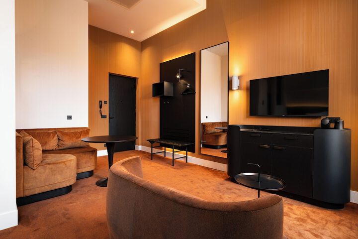 Room 12 of 42