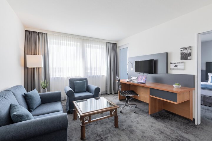 Room 34 of 107