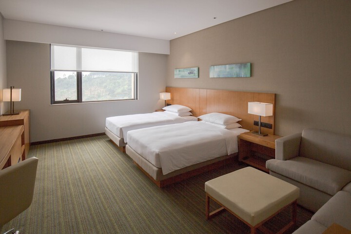 Room 7 of 32