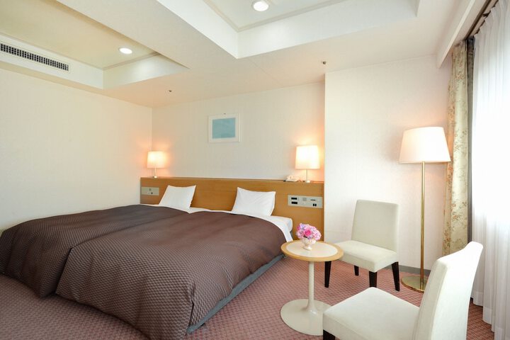 Room 8 of 32