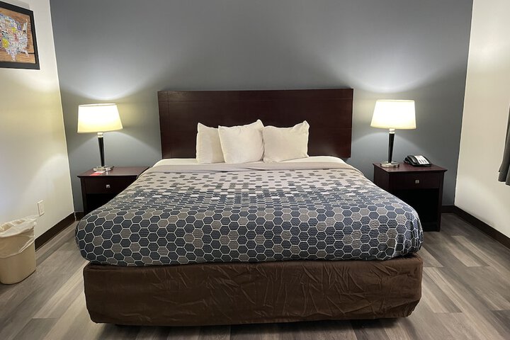 1 King Bed (11 of 13)