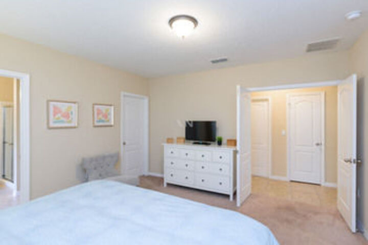Room 200 of 687