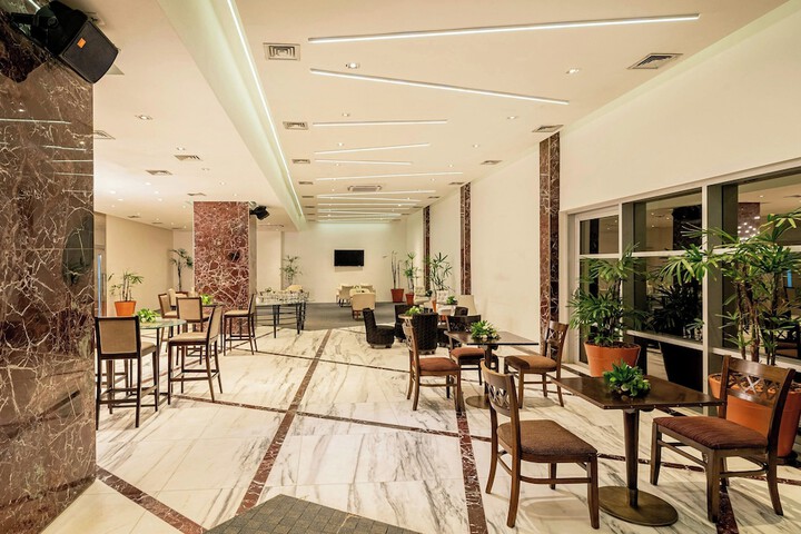 Lounge 172 of 256