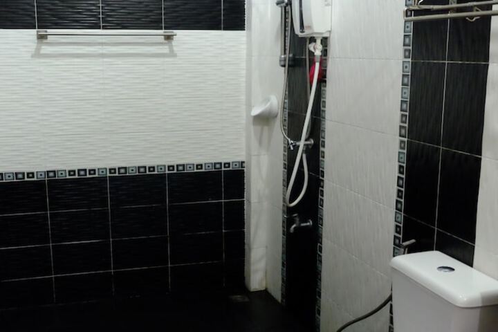 Room 11 of 33