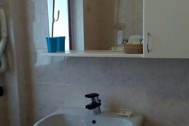 Room 9 of 26