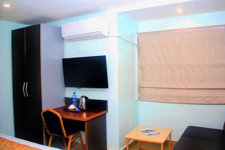 Room 12 of 21