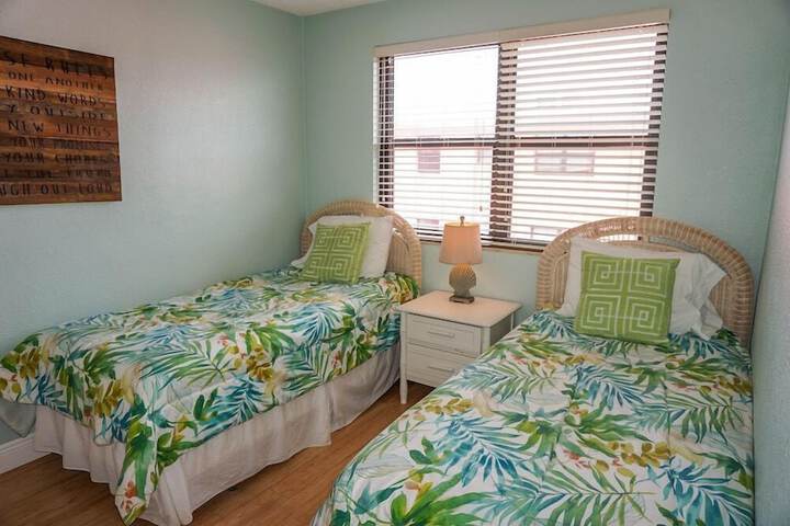 Room 106 of 325