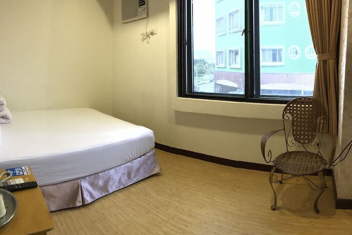 Room 27 of 35