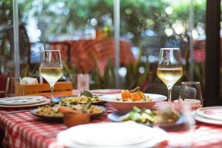Dining 66 of 100